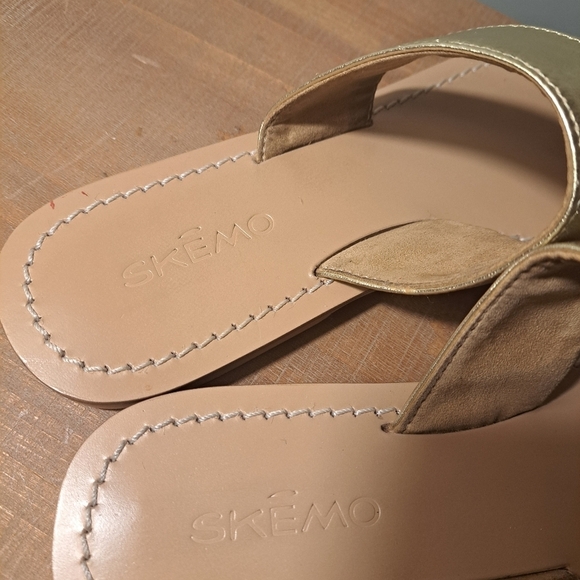 COPY - Skemo Gold Flat Sandals With Rhinestone Toe Ring - Picture 6 of 9